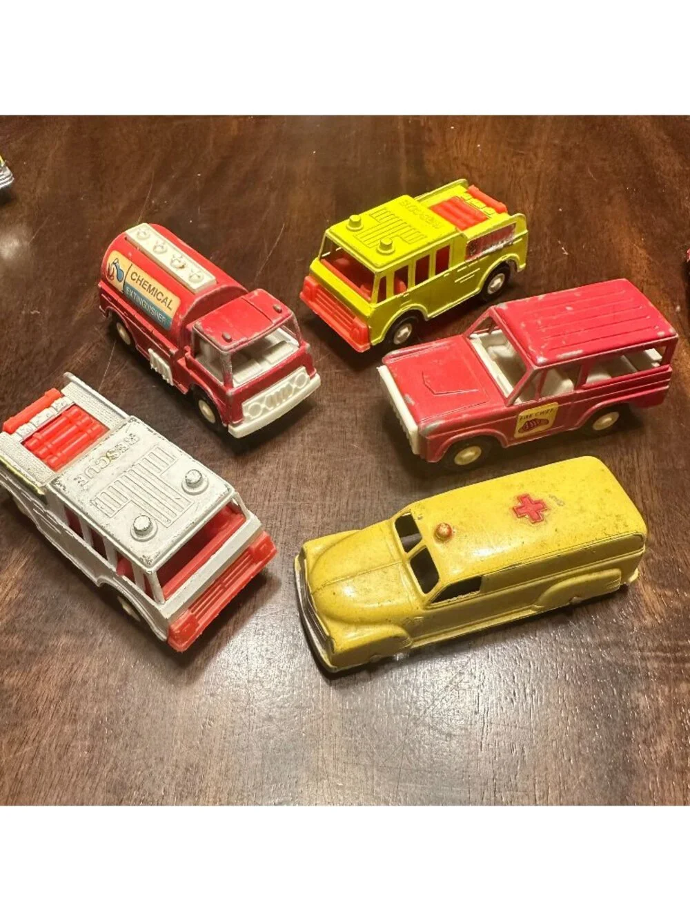 Lot of 5 Vintage TootsieToy Metal & Plastic Die Cast Vehicles